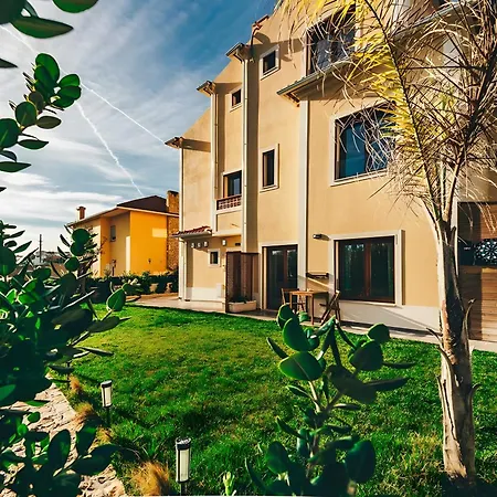 Drop In Apartment *