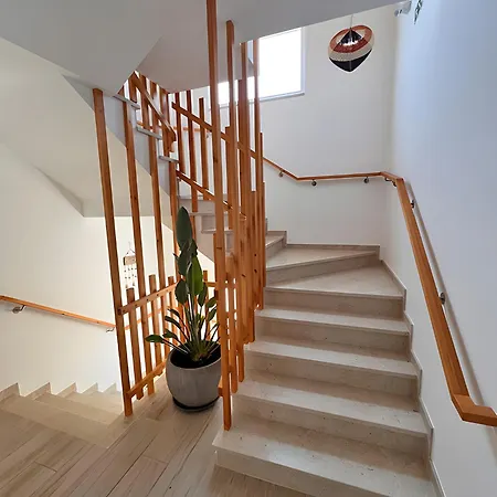 Drop In Apartment