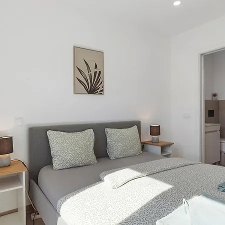 Apartment Drop In *