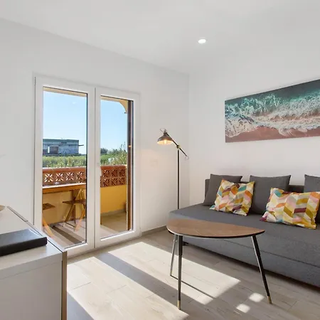 Apartment Drop In