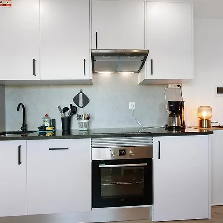 Apartment Drop In *